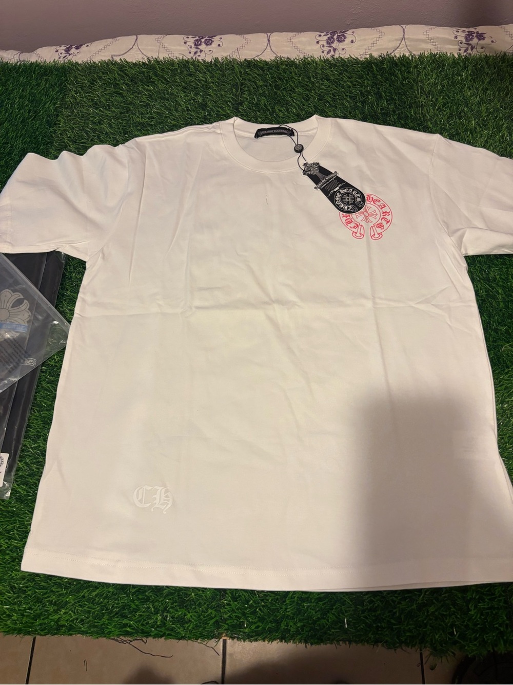 Men's White Graphic Short-Sleeve Crew T-Shirt
